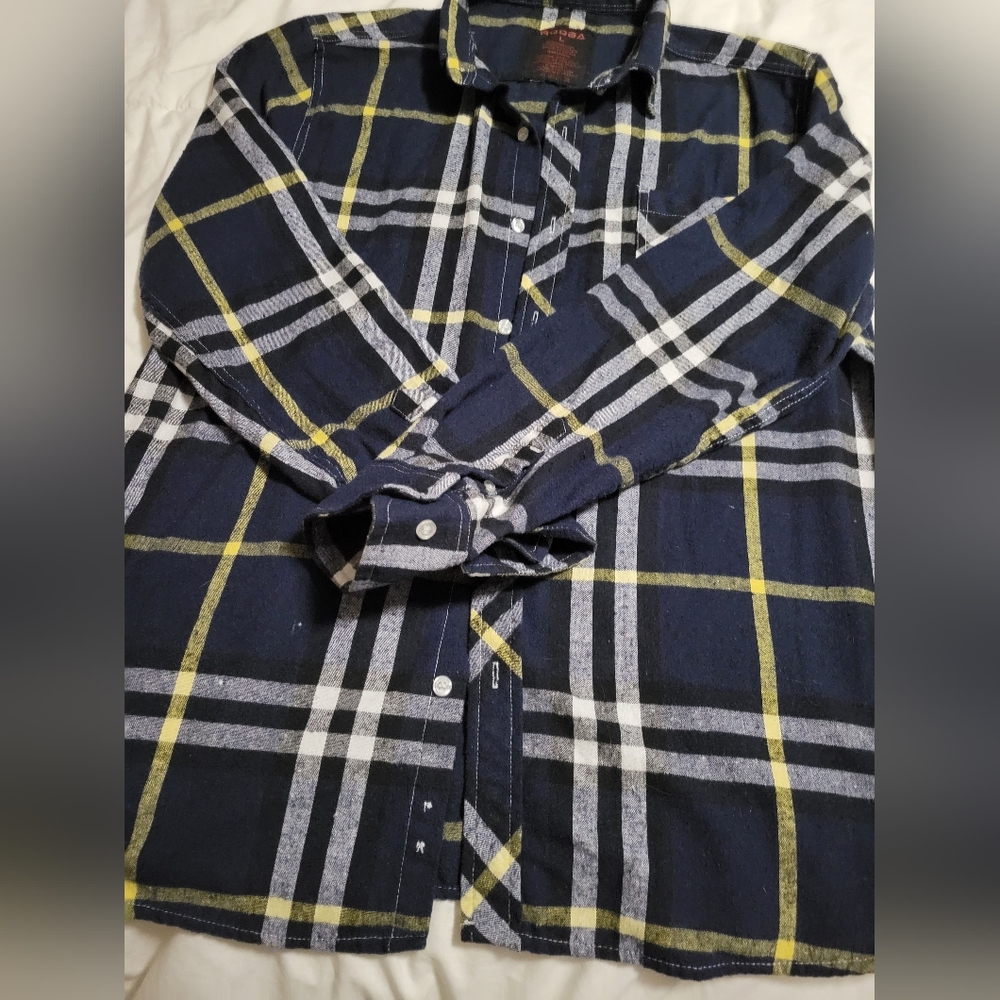 Womans plaid Button down long sleeve size large